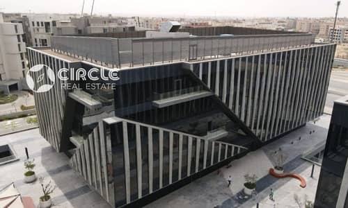 مكتب إداري طوب أحمر ومحارة ١٤٦م للإيجار في مشروع The Place كمبوند ميفيدا التجمع الخامس القاهرة الجديدة مباشرة على شارع التسعين الجنوبي