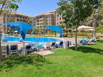 متلك شقتك الآن في موقع استثنائي مباشرة على شارع التسعين وأمام الجامعة الأمريكية (AUC).  , مكان باركينج خاص   التشطيب: كامل بالتكييفات