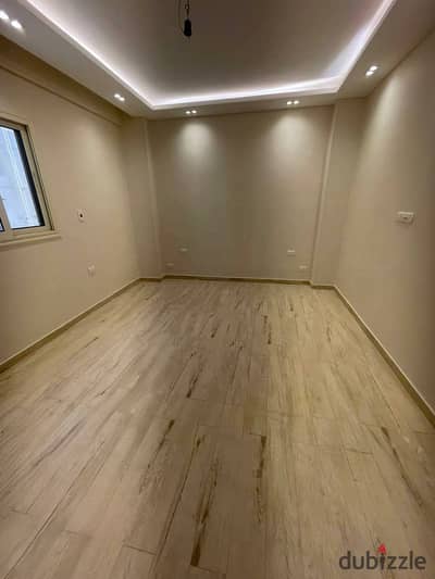 شقه مميزة للبيع فى البنفسج ١١,اول سكن
