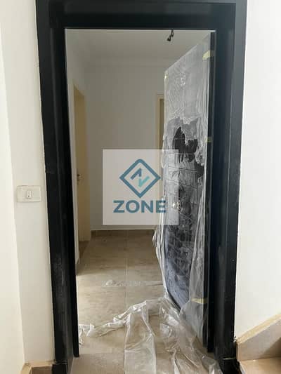 Apartment for rent in Madinaty, B12 area, 5th floor, 165 square meters, sea and west facing, prime location with garden view.