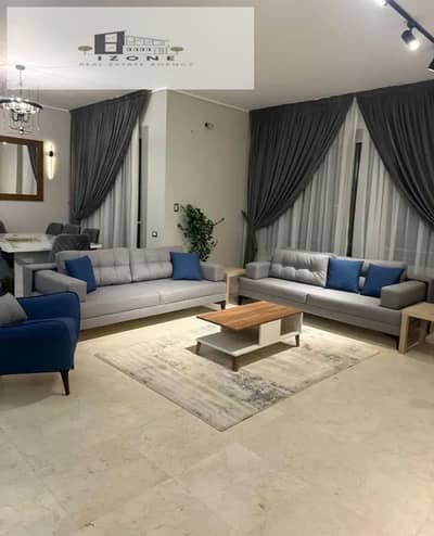 شقة 150م للبيع في Village Gate القاهرة الجديدة من Palm Hills غرفتين نوم 1 ماستر 2 حمام تشطيب كامل موقع مميز استلام فوري
