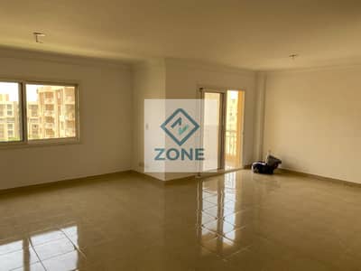للايجار قانون بسعر مميز 3نوم و3حمام مساحه200متر فى b11فيو جاردنmm