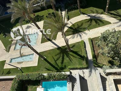 بينتهاوس تشطيب كامل سمارت ١٤٥م للبيع (ريسيل) واجهة بحري يشمل ٢ باكية جراج في كمبوند تريو جاردنز Trio Gardens التجمع الخامس القاهرة الجديدة بإطلالة على