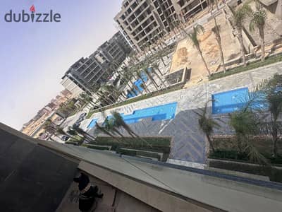 شقة اول سكن 3 غرف للايجار تكيفات ومطبخ كمبوند الباتيو اورو التجمع الخامس