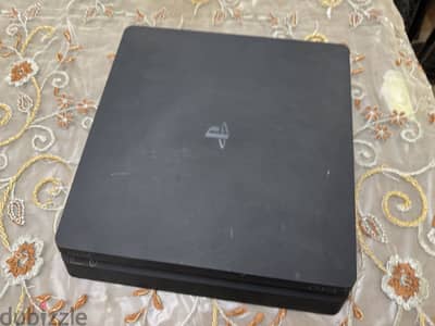Ps4 slim 1 tb حاله ممتازه