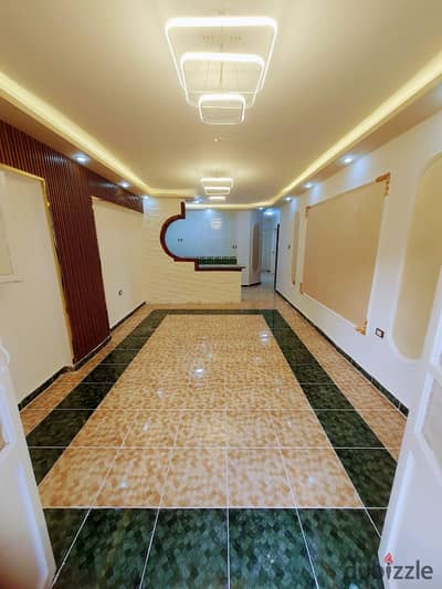 شقه في اسكندرية شاطئ النخيل بجوار البحر والشارع الرئيسى والأسواق تصلح للسكن والاستثمار الجيد