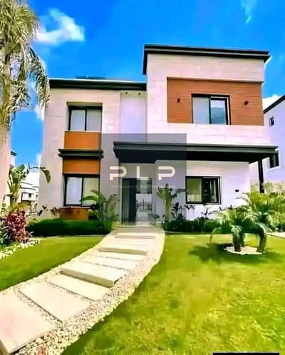 Resale villa for sale, ready for viewing and occupancy, at a bargain price in Azzar, in a prime location directly on 90th Street.