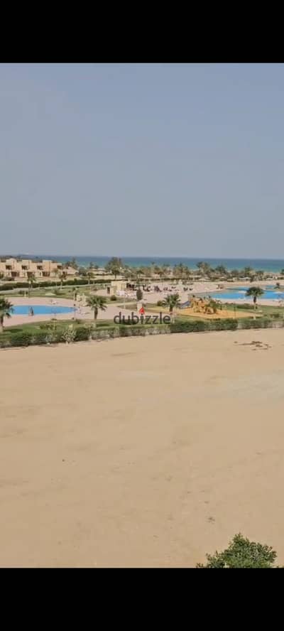 يقع مشروع Lasirena Palm Beach في العين السخنة على بعد 14 كم من بوابات العين السخنة طريق السويس.  :