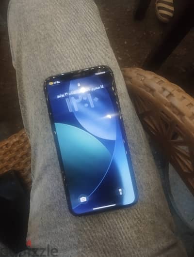 ايفون ١١ برو مساحه ٢٥٦ بالعلبه مغير بطاريه وفاصل بصمه وجه