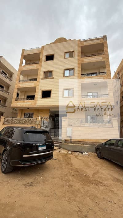 Apartment for sale, third floor, Al-Andalus 1, New Cairo (Tagamoa). Area: 185 sqm. Features an elevator; semi-finished.