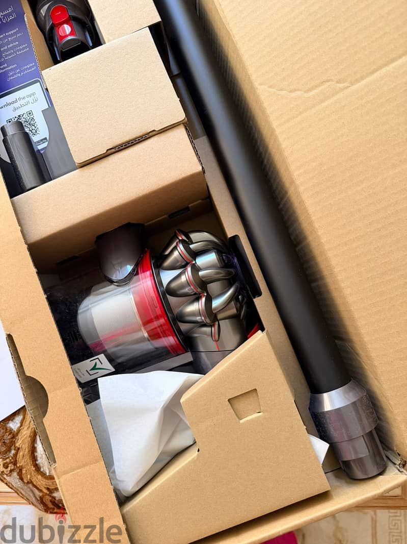 dyson v8 2