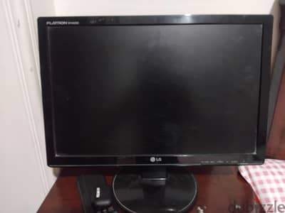 شاشة LG 19 بوصة بحالة ممتازة HD 1440x900