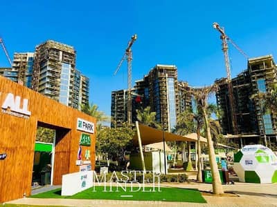 شقة فى زيد ويست للبيع بأقل مقدم وباقساط حتى 2031، 2 غرفة واحدة منهم ماستر، متشطبة بالكامل بالتكييفات، واجهة بحرى غير مجروحة، وموقف خاص بالسيارة.
