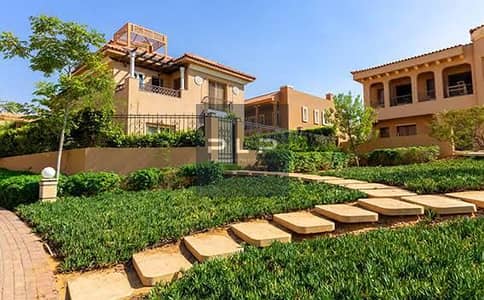 Resale Ready to move Twin Villa 320m For Sale in Hyde Park New Cairo Negotiable
