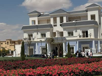 Luxury Ready to Move Villa Overlooking the Landscape for Sale in October