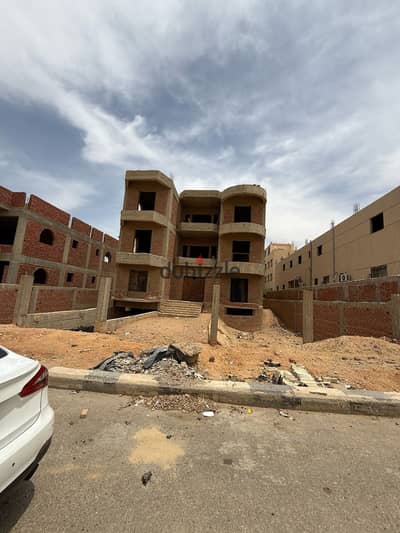 If you want an apartment in a quiet place, we have an apartment for sale, a repeated floor apartment north of Al-Nazir, 240m, 4 rooms, 3 bathrooms, 3 seconds to Al-Shabab Road, steps to Green Hills Club, half finishing