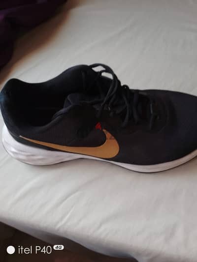 حذاء رياضي Nike اصلي مقاس 44/45 السعر 600 جنية