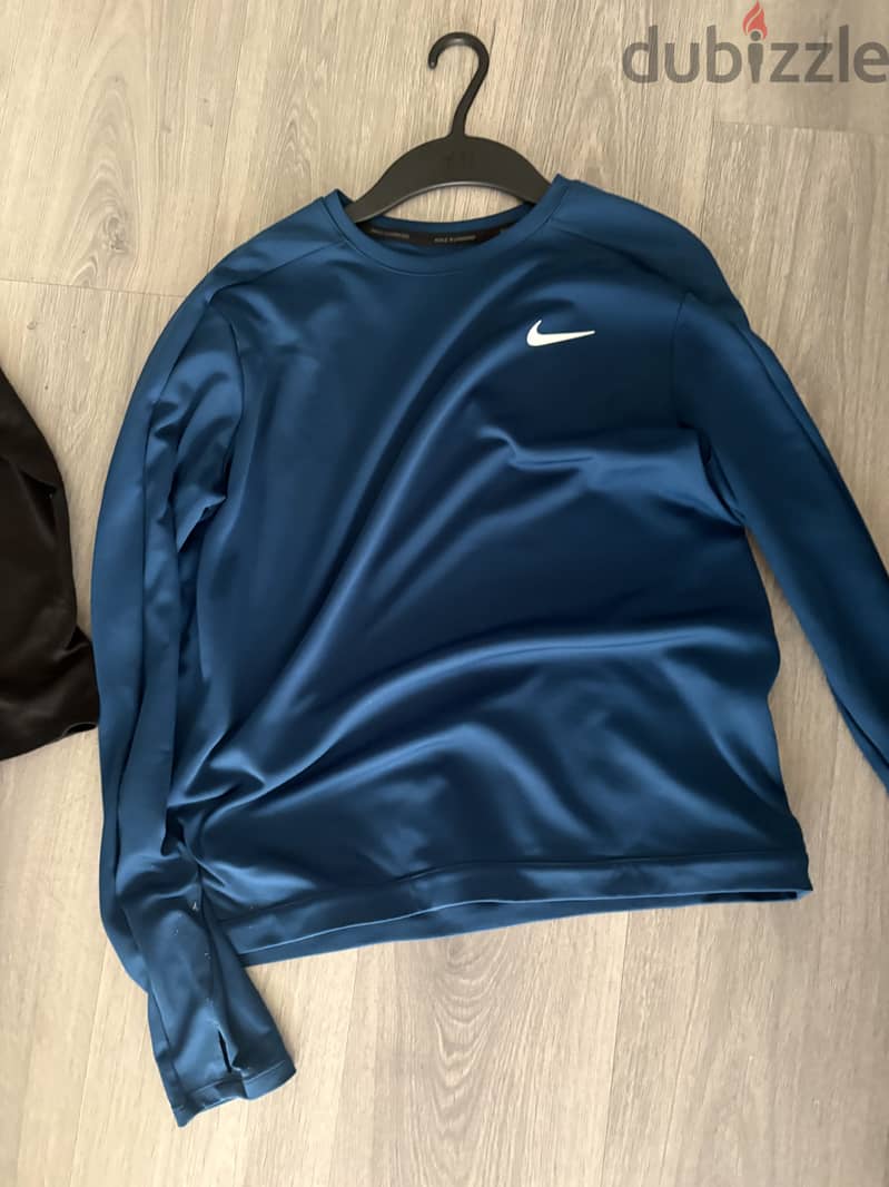 Nike 2 pullovers 1
