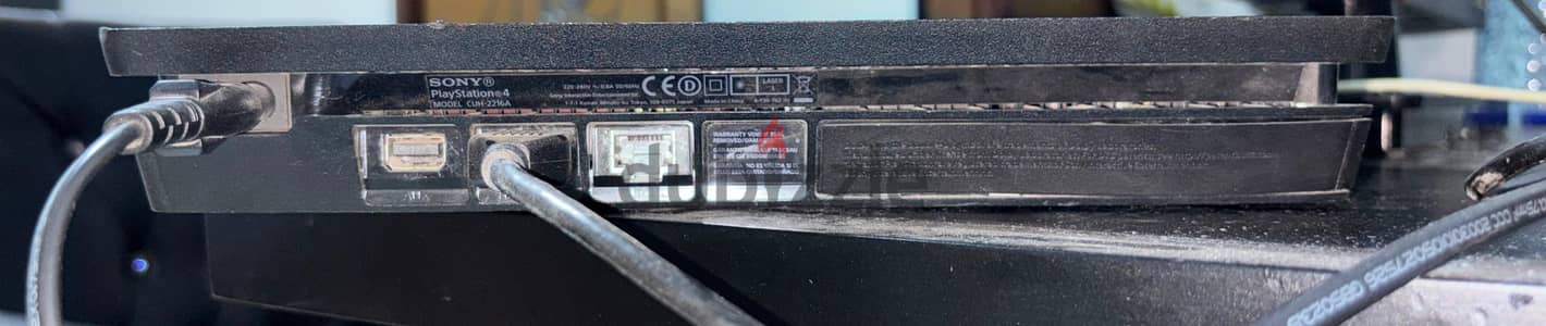 بلايستيشن فور سليم متفتحش قبل كده معاه تلاته cd