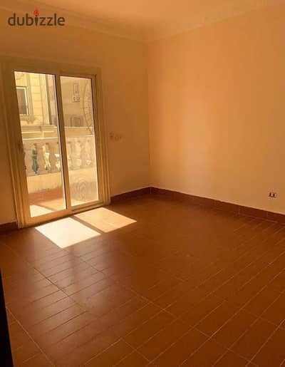 Apartment for sale in Al-Banfsaj, first floor of the Basaniser View Garden complex, open layout, 3 bedrooms