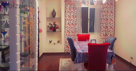 سفرة و ٦ كراسي و نيش و بوفيه