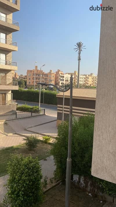 شقة للايجار في كمبوند بالشيخ زايد  جنه ١