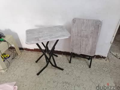 ٣ ترابيزات للبيع و ٥ كراسي