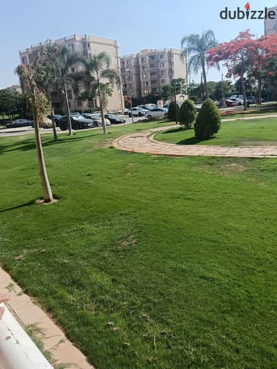 شقة للايجار فى مدينتى 104 متر 3غرف2حمام منطقة B6 المميزة سعر مميز 14.000