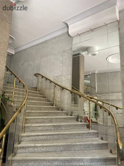 شقة للبيع المهندسين ميدان انس بن مالك 300 متر