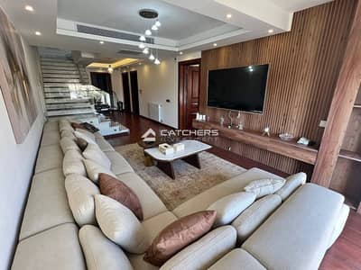 Immediate! on a high-end finished villa in a prime location with the leading real estate developer, La Vista, at the lowest price within