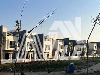 تاون هاوس ٢٥٦م للبيع باقل سعر فيو مميز  في كمبوند هايد بارك القاهره الجديدة Hyde Park New Cairo