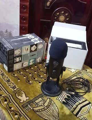 ميكروفون بلو يتي اسود ( Blue Yeti USB Blackout) بحالة ممتازة بالعلبة