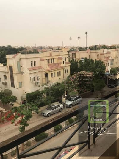شقه للايجار كمبوند حدائق المهندسين الشيخ زايد بالمطبخ والتكيفات