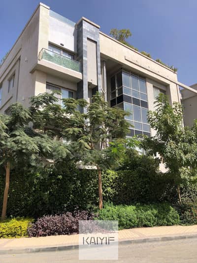 شقة للبيع في جاليريا مون فالي Galleria Moon Valley بموقع مميز نصف تشطيب تشمل عضوية الكلوب هاوس وموقف سيارة خاص