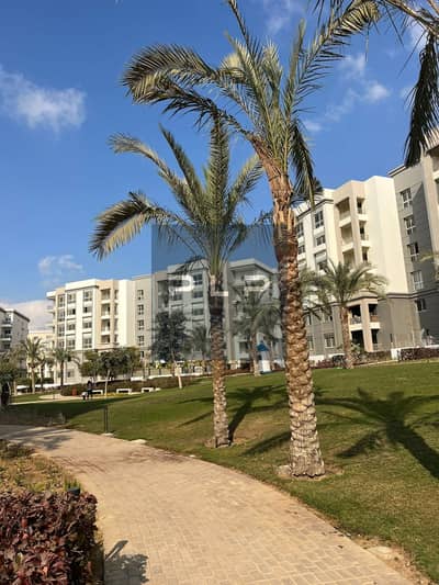 Resale apartment for sale, ready for viewing and occupancy, fully finished, in Hyde Park, Fifth Settlement, near the American University in Cairo.