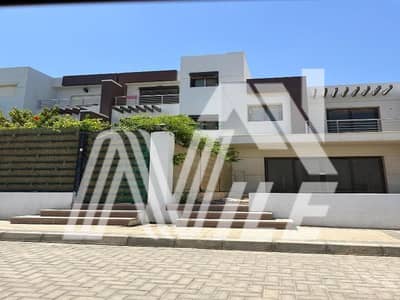 تاون هاوس متشطب بالفرش والتكييفات للبيع فيو على مساحات خضراء بأقل سعر في هايد بارك القاهرة الجديدة  Hyde Park - New Cairo