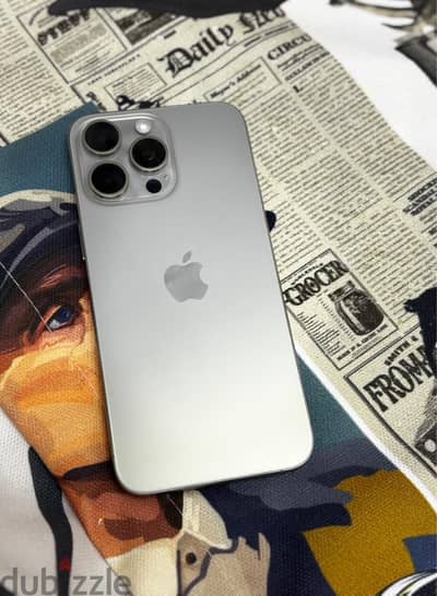 Apple - iPhone 15 Pro Maxمفيهوش خدش