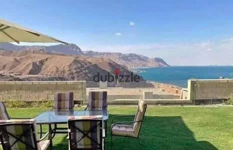 شاليه علي البحرمباشرا متشطب بالكامل ب العين  السخنه دقايق من بورتو السخنه