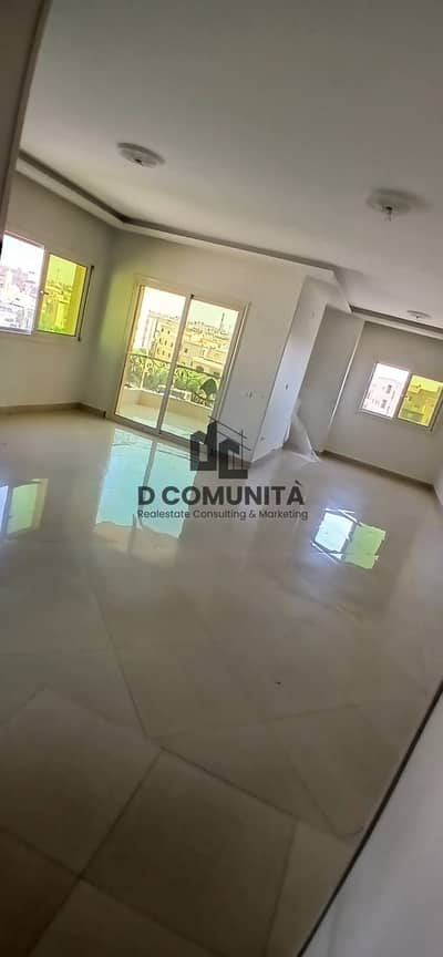 شقة سكنية للإيجار بمساحة 200 متر في المنطقة العاشرة بالتجمع الأول  باسانسير – موقع استراتيجي مباشر على محور السادات