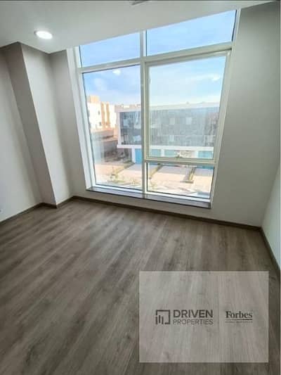 مكتب إداري بإطلالة على البلازا متشطب بالتكييفات للإيجار في تريفيوم مول الشيخ زايد        Trivium Mall Sheikh Zayed Park St Capital Business Arkan