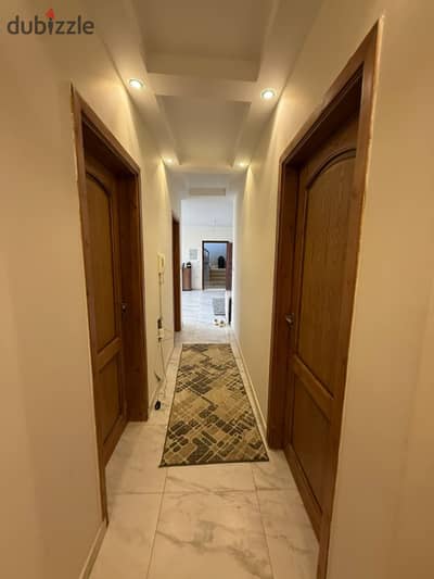 Apartment for sale in Ramo Compound, very special location, ground floor with a large garden and has its own garage.