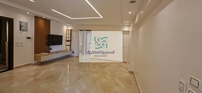 شقه للايجار  ابراج بالم . . دائري المعادى  مباشر على الدائري بالقرب من مستشفى البنك الاهلى  بالمطبخ و 2 شاشه تليفيزيون  دور 6 . . اسانسير