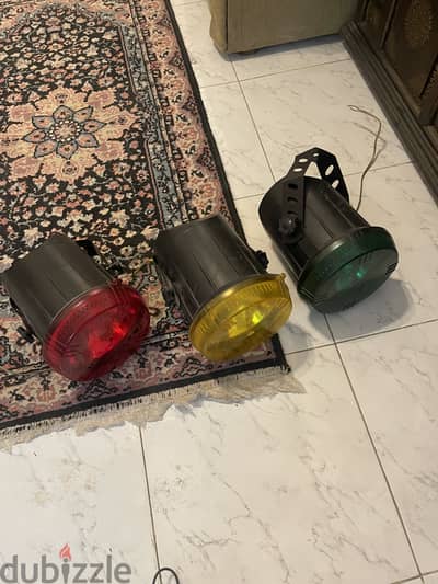 اضاءه مسرح على الصوت بوصلات الكهرباء