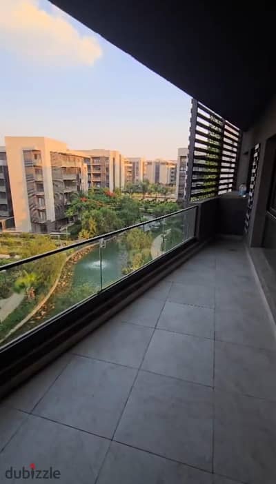 شقه للبيع كاش في ارقي مراحل مدينتي علي البحيرات مباشرة بسعر ممتاز