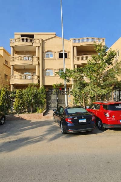  220 sqm Third Floor Roof Apartment for Sale in Yasmeen 5 | Prime Location | Immediate Delivery
