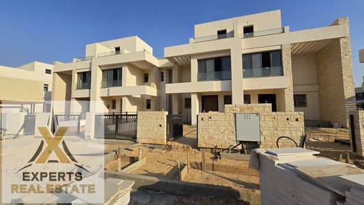 فيلا تاون هاوس طرفيه مباني 207م في مدينه نور بسعر مغري للبيع فيو وايد جاردن
