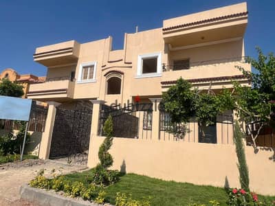 Duplex in a very prime location finished in the distinctive neighborhood in the villas area in area B with a garden 185 meters