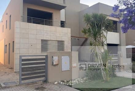 بالتقسيط فيلا مستقله 935م للبيع في كمبوند ذا كراون بالم هيلز The Crown Palm Hills Compound وود فيل 6اكتوبر الجيزه