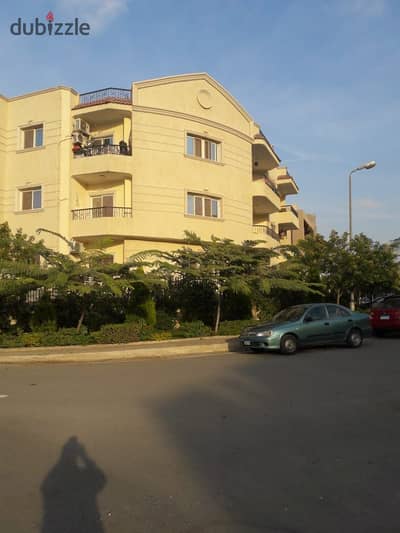 Basement with a private entrance, residential or administrative, in villas South of the Academy, steps to the ninetieth, distinctive location and great price.