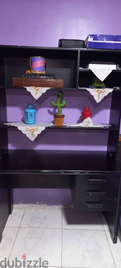مكتبه